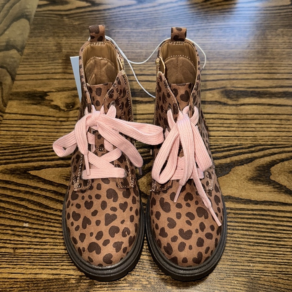 NWT Cat & Jack Animal Print Boots ๐ - Picture 4 of 6